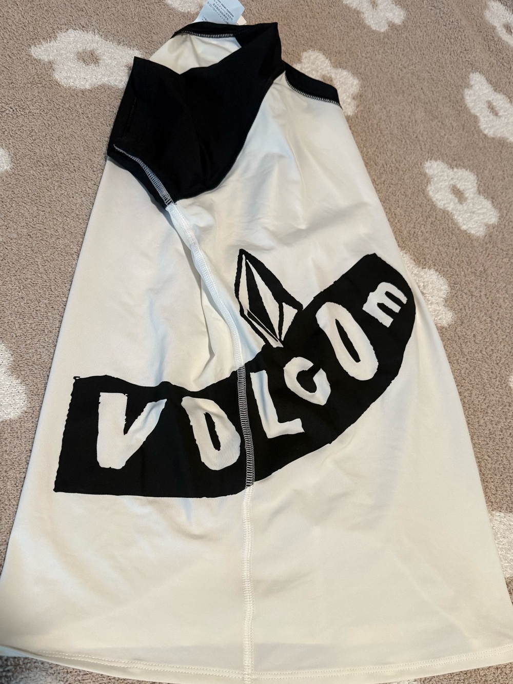 NWT Volcom Kids' Rash Guard - Picture 3 of 6